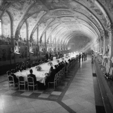 bajo las banderas el sol